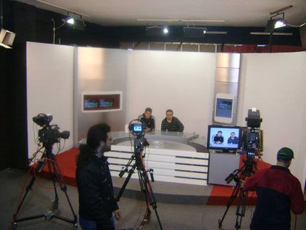 Διακρίνουμε από τη φωτογραφία του νέου στούντιο του TVS broadcast βίντεοκάμερες SONY σειράς DXC.