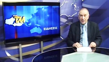 Ο Γιάννης Συνάνης παρουσιάζει το κεντρικό δελτίο ειδήσεων στο TV Μυτιλήνη.